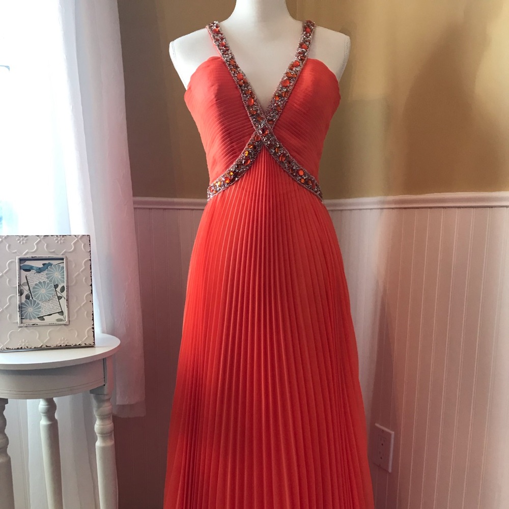 Gown - Picture 2 of 3
